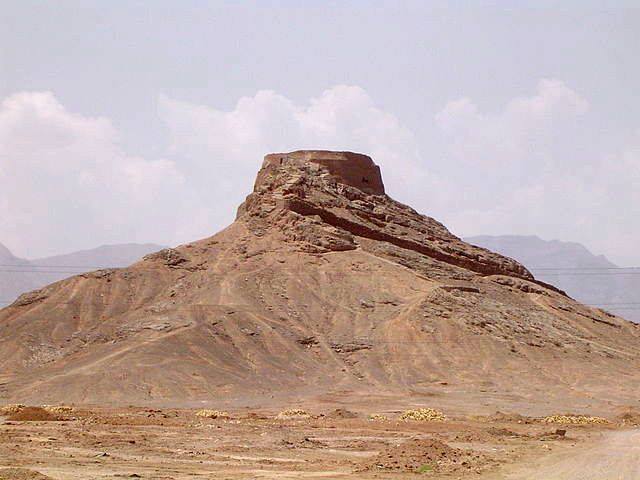 «Լռության աշտարակ»՝ Դախմա (Դախմե) Յազդի մերձակայքում (Իրան)